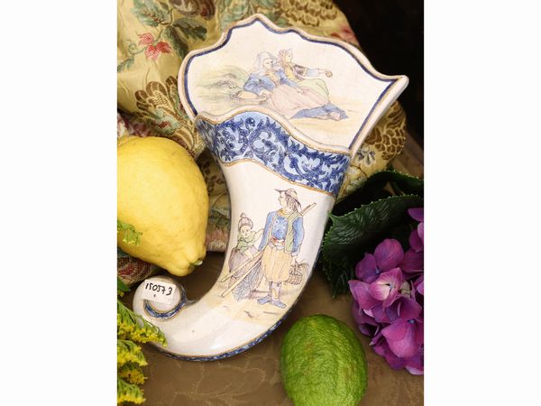 Fioriera a parete in maiolica  - Asta La casa classica. Stile intramontabile - Associazione Nazionale - Case d'Asta italiane