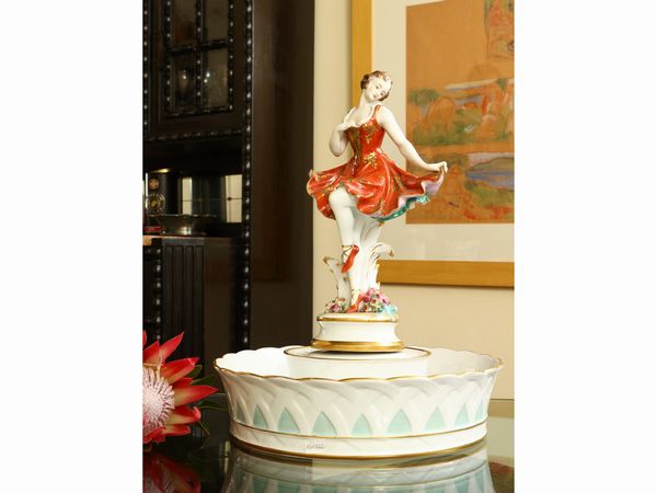 Fioriera centrotavola in porcellana policroma  - Asta La casa classica. Stile intramontabile - Associazione Nazionale - Case d'Asta italiane