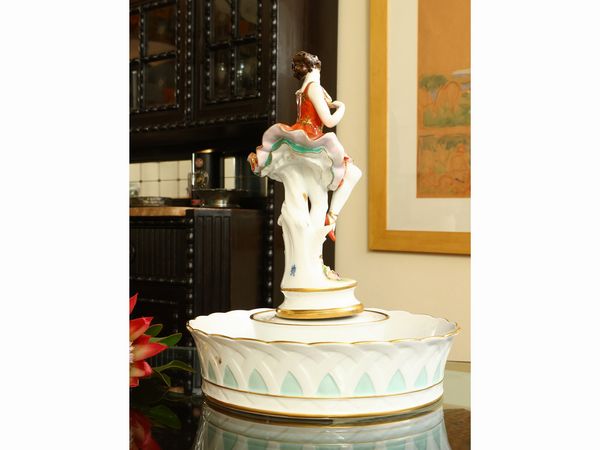 Fioriera centrotavola in porcellana policroma  - Asta La casa classica. Stile intramontabile - Associazione Nazionale - Case d'Asta italiane