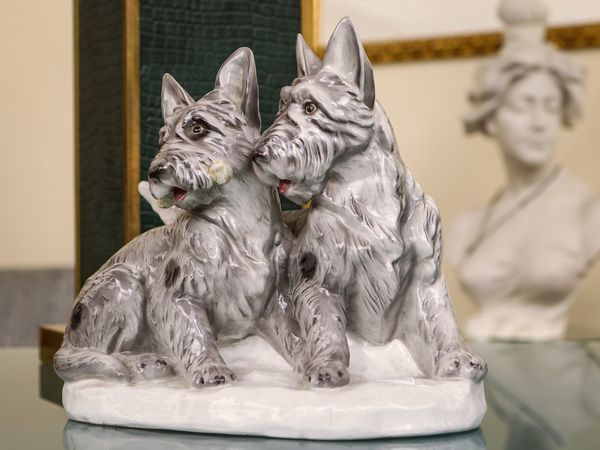 Gruppo in porcellana policroma, Goldscheider  - Asta La casa classica. Stile intramontabile - Associazione Nazionale - Case d'Asta italiane