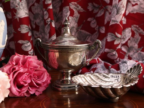 Lotto di argenteria  - Asta La casa classica. Stile intramontabile - Associazione Nazionale - Case d'Asta italiane