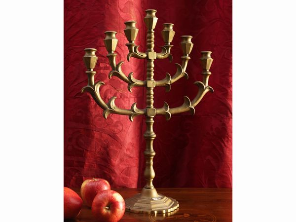 Menorah in ottone  - Asta La casa classica. Stile intramontabile - Associazione Nazionale - Case d'Asta italiane