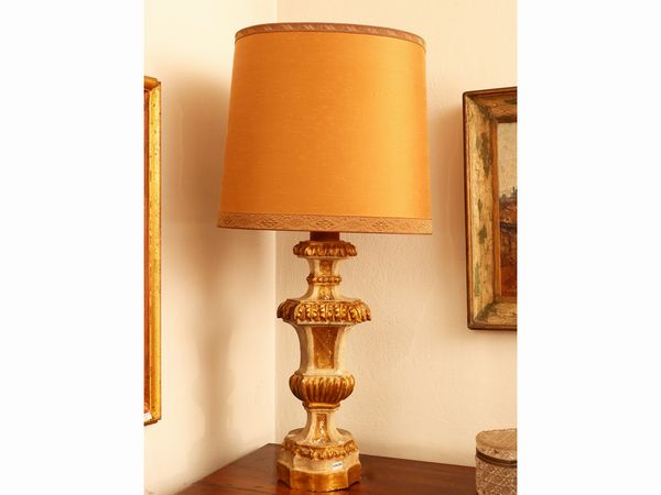 Torciera in legno intagliato e dorato  - Asta La casa classica. Stile intramontabile - Associazione Nazionale - Case d'Asta italiane