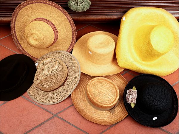 Sette cappelli vintage  - Asta La casa classica. Stile intramontabile - Associazione Nazionale - Case d'Asta italiane