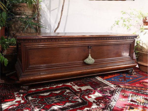 Cassapanca in noce  - Asta La casa classica. Stile intramontabile - Associazione Nazionale - Case d'Asta italiane