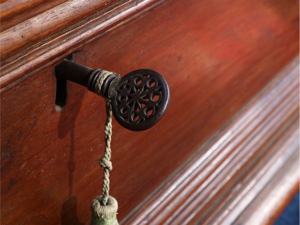 Cassapanca in noce  - Asta La casa classica. Stile intramontabile - Associazione Nazionale - Case d'Asta italiane