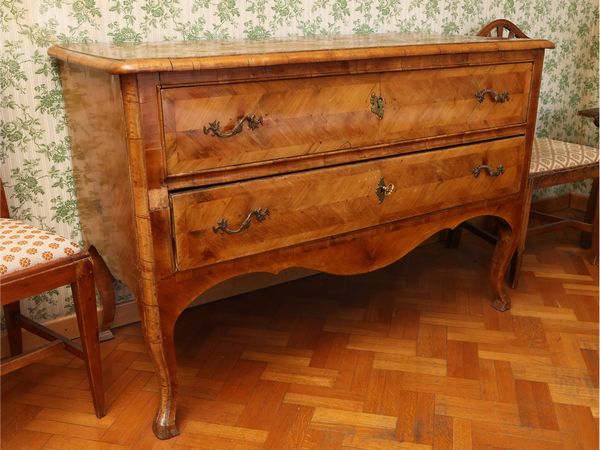 Cassettone impiallacciato ed intarsiato in ciliegio  - Asta La casa classica. Stile intramontabile - Associazione Nazionale - Case d'Asta italiane