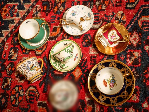 Sei tazzine da collezione in porcellana e ceramica  - Asta La casa classica. Stile intramontabile - Associazione Nazionale - Case d'Asta italiane