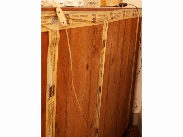 Cassettone impiallacciato in noce e radica di noce  - Asta La casa classica. Stile intramontabile - Associazione Nazionale - Case d'Asta italiane