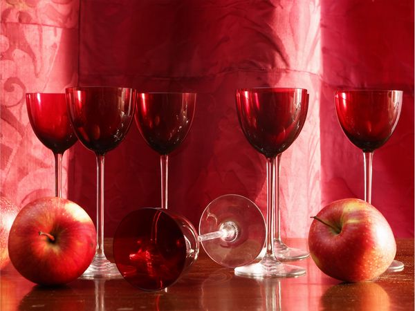 Serie di undici calici in cristallo rosso, Baccarat  - Asta La casa classica. Stile intramontabile - Associazione Nazionale - Case d'Asta italiane