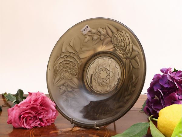 Alzata in vetro pressato fum�  - Asta La casa classica. Stile intramontabile - Associazione Nazionale - Case d'Asta italiane