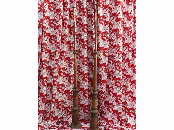 Coppia di trombe cerimoniali Radong Dungchen in rame e metallo  - Asta La casa classica. Stile intramontabile - Associazione Nazionale - Case d'Asta italiane