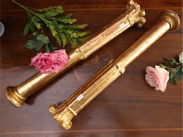 Coppia di frammenti in legno intagliato e dorato  - Asta La casa classica. Stile intramontabile - Associazione Nazionale - Case d'Asta italiane