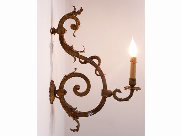 Coppia di grandi bracci in bronzo dorato  - Asta La casa classica. Stile intramontabile - Associazione Nazionale - Case d'Asta italiane