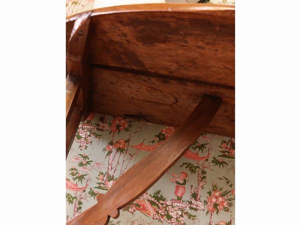 Coppia di mezzi tavoli a luna  - Asta La casa classica. Stile intramontabile - Associazione Nazionale - Case d'Asta italiane