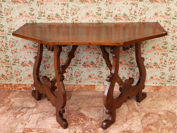 Coppia di mezzi tavoli in noce  - Asta La casa classica. Stile intramontabile - Associazione Nazionale - Case d'Asta italiane