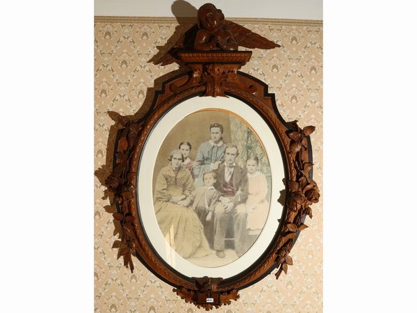 Grande cornice in noce intagliato  - Asta La casa classica. Stile intramontabile - Associazione Nazionale - Case d'Asta italiane