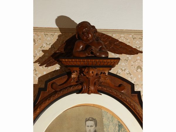 Grande cornice in noce intagliato  - Asta La casa classica. Stile intramontabile - Associazione Nazionale - Case d'Asta italiane