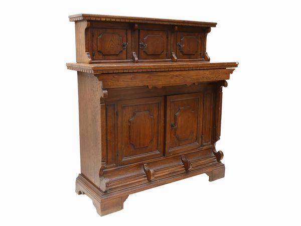 Credenza rustica con alzata in noce ed altre essenze  - Asta La casa classica. Stile intramontabile - Associazione Nazionale - Case d'Asta italiane