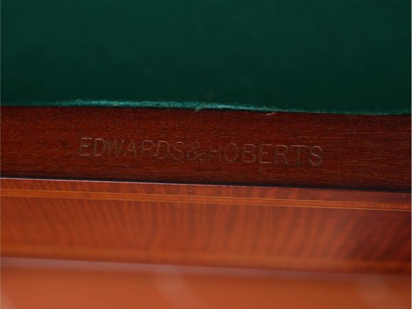 Cristalliera-libreria in mogano ed altre essenze, Edwards & Roberts London  - Asta La casa classica. Stile intramontabile - Associazione Nazionale - Case d'Asta italiane