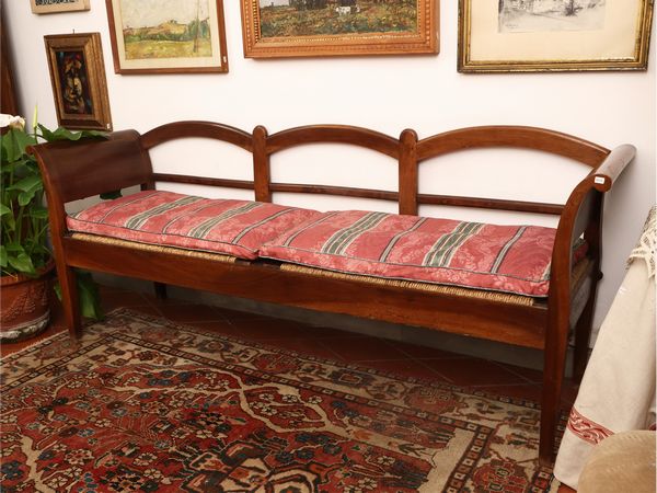 Divanetto campagnolo a panca in noce  - Asta La casa classica. Stile intramontabile - Associazione Nazionale - Case d'Asta italiane