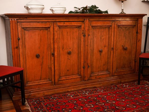 Grande credenza in legno tenero biondo  - Asta La casa classica. Stile intramontabile - Associazione Nazionale - Case d'Asta italiane