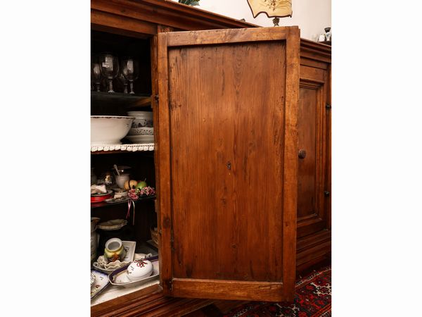 Grande credenza in legno tenero biondo  - Asta La casa classica. Stile intramontabile - Associazione Nazionale - Case d'Asta italiane