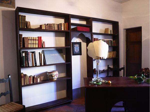 Libreria a ponte in legno tenero  - Asta La casa classica. Stile intramontabile - Associazione Nazionale - Case d'Asta italiane