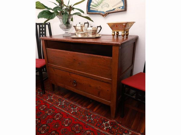 Madia rustica in tegno tenero  - Asta La casa classica. Stile intramontabile - Associazione Nazionale - Case d'Asta italiane