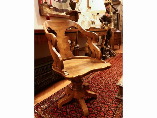 Poltrona girevole da scrivania in noce  - Asta La casa classica. Stile intramontabile - Associazione Nazionale - Case d'Asta italiane