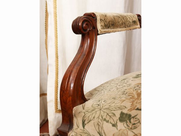 Poltrona in noce  - Asta La casa classica. Stile intramontabile - Associazione Nazionale - Case d'Asta italiane