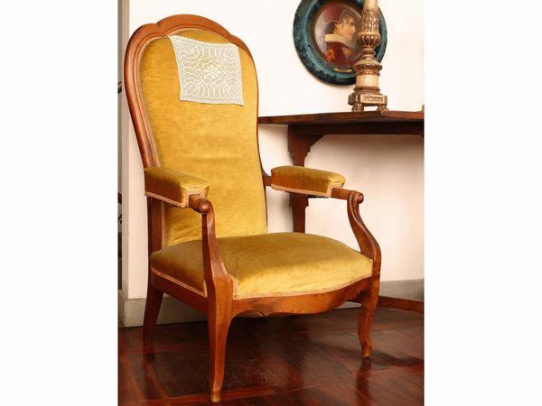 Poltrona in noce biondo  - Asta La casa classica. Stile intramontabile - Associazione Nazionale - Case d'Asta italiane