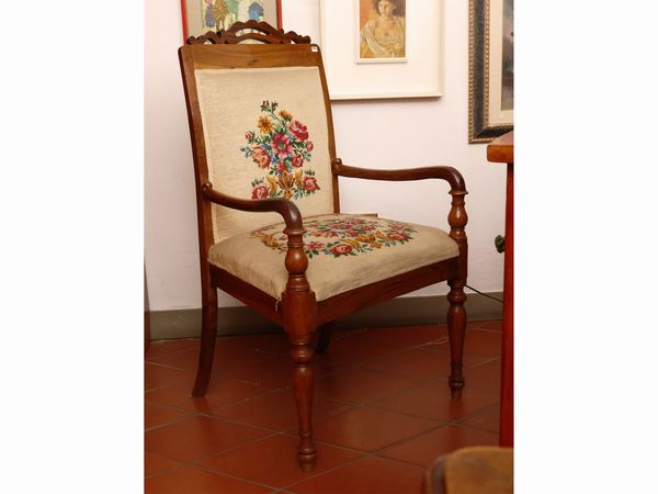 Poltroncina in piuma di noce  - Asta La casa classica. Stile intramontabile - Associazione Nazionale - Case d'Asta italiane