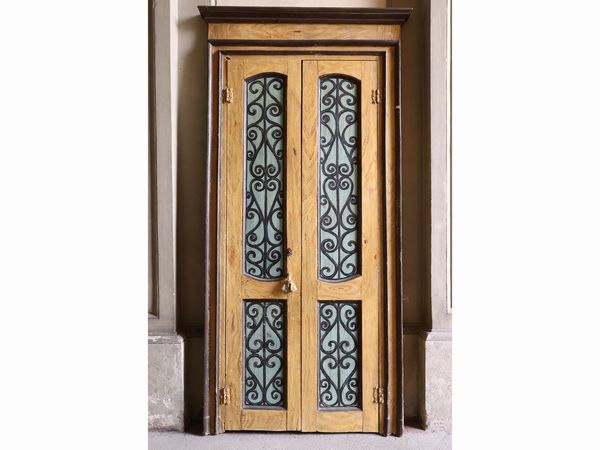 Porta a due ante in legno tenero  - Asta La casa classica. Stile intramontabile - Associazione Nazionale - Case d'Asta italiane