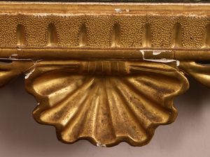 Specchiera con cornice in legno intagliato e dorato  - Asta La casa classica. Stile intramontabile - Associazione Nazionale - Case d'Asta italiane