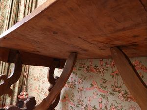 Tavolo a fratina in noce  - Asta La casa classica. Stile intramontabile - Associazione Nazionale - Case d'Asta italiane