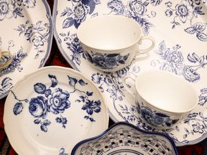 Assortimento di porcellane e ceramiche  - Asta La casa classica. Stile intramontabile - Associazione Nazionale - Case d'Asta italiane