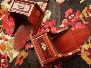 Coppia di etagere pensili in mogano  - Asta La casa classica. Stile intramontabile - Associazione Nazionale - Case d'Asta italiane