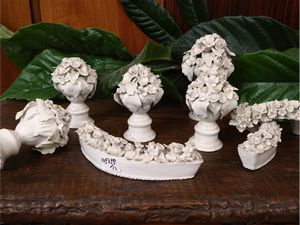 Lotto di accessori in ceramica per comporre dei centrotavola  - Asta La casa classica. Stile intramontabile - Associazione Nazionale - Case d'Asta italiane