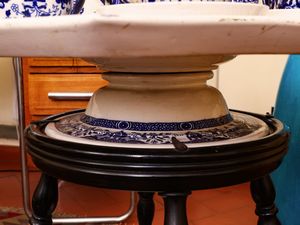 Tavolino Lazy Susan in legno ebanizzato e ceramica Minton  - Asta La casa classica. Stile intramontabile - Associazione Nazionale - Case d'Asta italiane