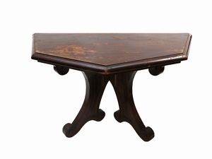 Coppia di mezzi tavolini in legno tenero patinato a noce  - Asta La casa classica. Stile intramontabile - Associazione Nazionale - Case d'Asta italiane