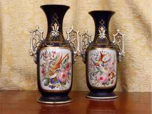 Coppia di piccoli vasi in porcellana  - Asta La casa classica. Stile intramontabile - Associazione Nazionale - Case d'Asta italiane