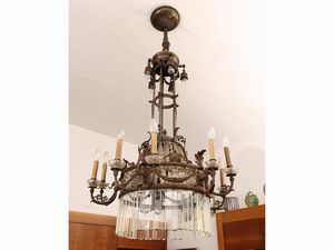 Grande lampadario in metallo e cristallo  - Asta La casa classica. Stile intramontabile - Associazione Nazionale - Case d'Asta italiane