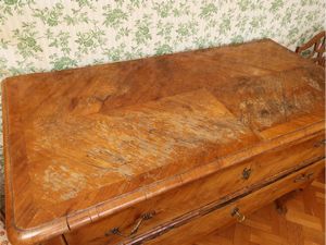 Cassettone impiallacciato ed intarsiato in ciliegio  - Asta La casa classica. Stile intramontabile - Associazione Nazionale - Case d'Asta italiane