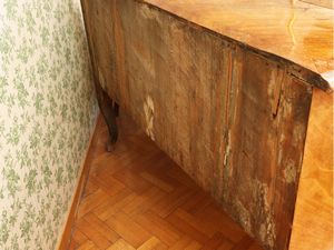 Cassettone impiallacciato ed intarsiato in ciliegio  - Asta La casa classica. Stile intramontabile - Associazione Nazionale - Case d'Asta italiane