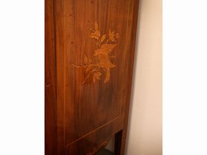 Comodino in noce  - Asta La casa classica. Stile intramontabile - Associazione Nazionale - Case d'Asta italiane