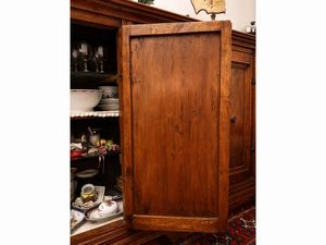 Grande credenza in legno tenero biondo  - Asta La casa classica. Stile intramontabile - Associazione Nazionale - Case d'Asta italiane