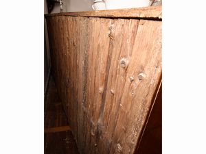 Grande credenza in legno tenero biondo  - Asta La casa classica. Stile intramontabile - Associazione Nazionale - Case d'Asta italiane