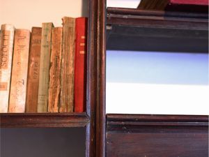 Libreria a ponte in legno tenero  - Asta La casa classica. Stile intramontabile - Associazione Nazionale - Case d'Asta italiane