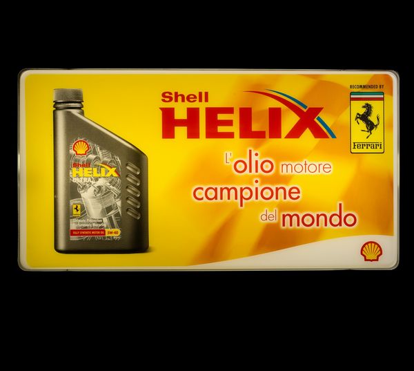 Insegna luminosa Shell Helix - raccomandato da Ferrari.  - Asta POP Culture e Manifesti d'epoca - Associazione Nazionale - Case d'Asta italiane